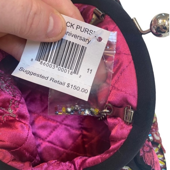 Vera Bradley NWT embroidered 💋 
lock clutch - Picture 4 of 5